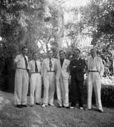 EFA cliché n° N512-010 : Départ des membres mobilisés pour Istanbul, puis la Syrie : P. Amandry, J. Roger, R. Martin, E. Will, J. Bousquet et H. Metzger, [septembre] 1939.
