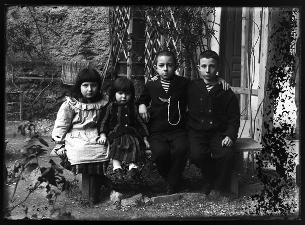 Les quatre enfants d’E. Gilliéron père : Lucie, Jemma, Gaston et Edouard Émile (années 1890) / EFA, Fonds Gilléron