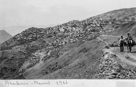 Arachova, 1911. A. Plassart.  Αράχωβα, το 1911. Ο A. Plassart.  / EFA N580-049