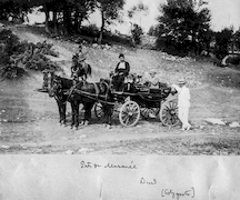 Ch. Picard avec P. Klonaris près de Maronée en juillet 1912. | Ο Ch. Picard με τον Π. Κλωνάρη κοντά στη Μαρώνεια τον Ιούλιο του 1912. / EFA N580-099