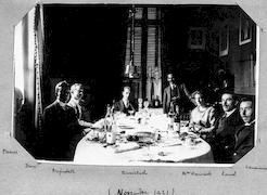 Repas à l'EFA, novembre 1921. Γεύμα στη Γαλλική Σχολή, Νοέμβριος 1921. / EFA N580-168
