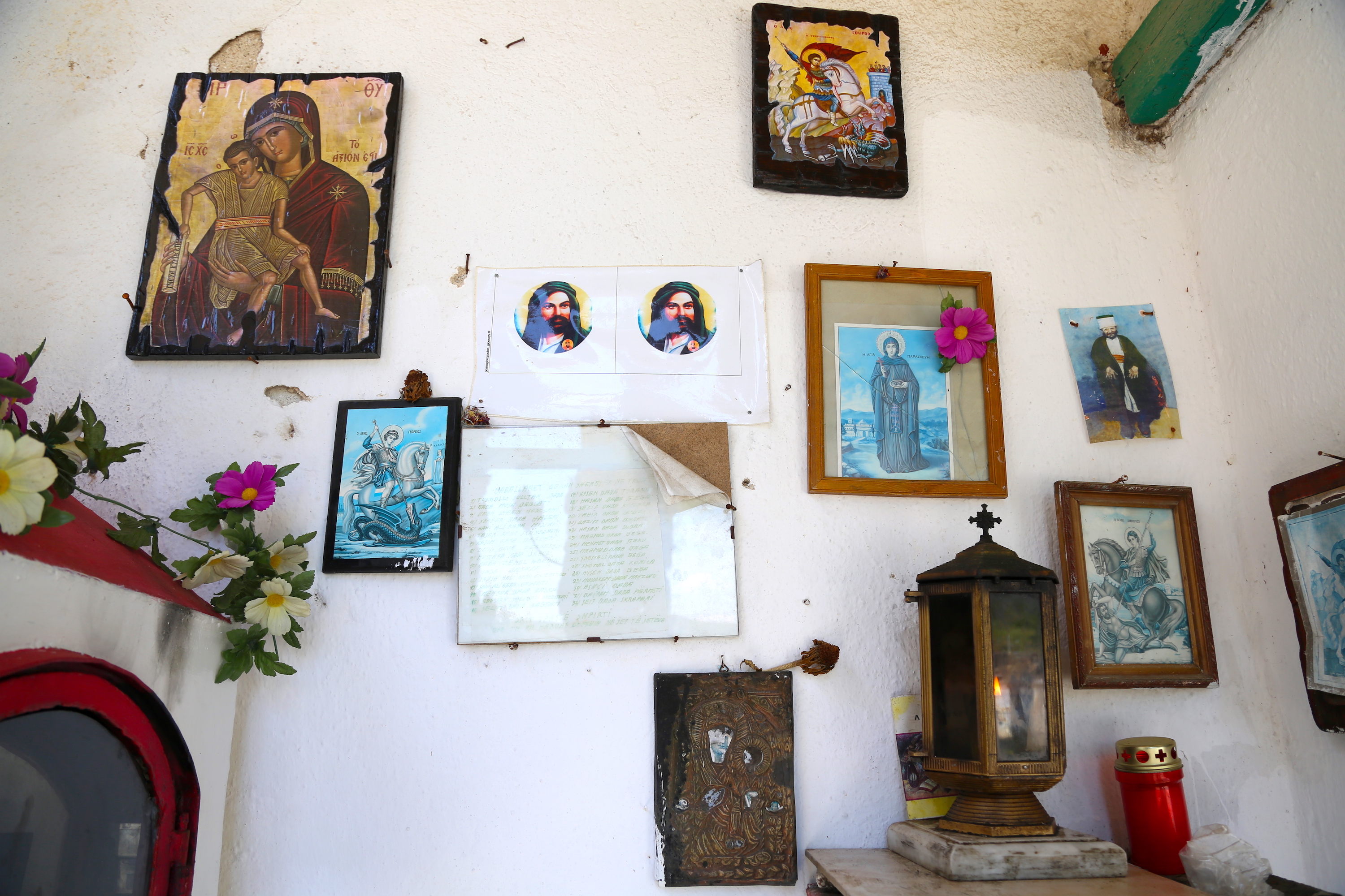 Iconographies chrétiennes et musulmanes juxtaposées, Turbali Sultan Baba Tekke, Grèce. M. Pénicaud