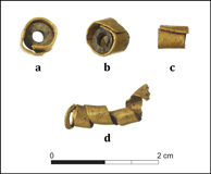 Éléments de parure en pierre et en or trouvés dans la couche de destruction de la maison 1 (secteur 6), vers 4300 av. J.-C. / EFA Ph. Collet