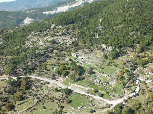 The Karian Sanctuary of Labraunda between Greeks and Persians