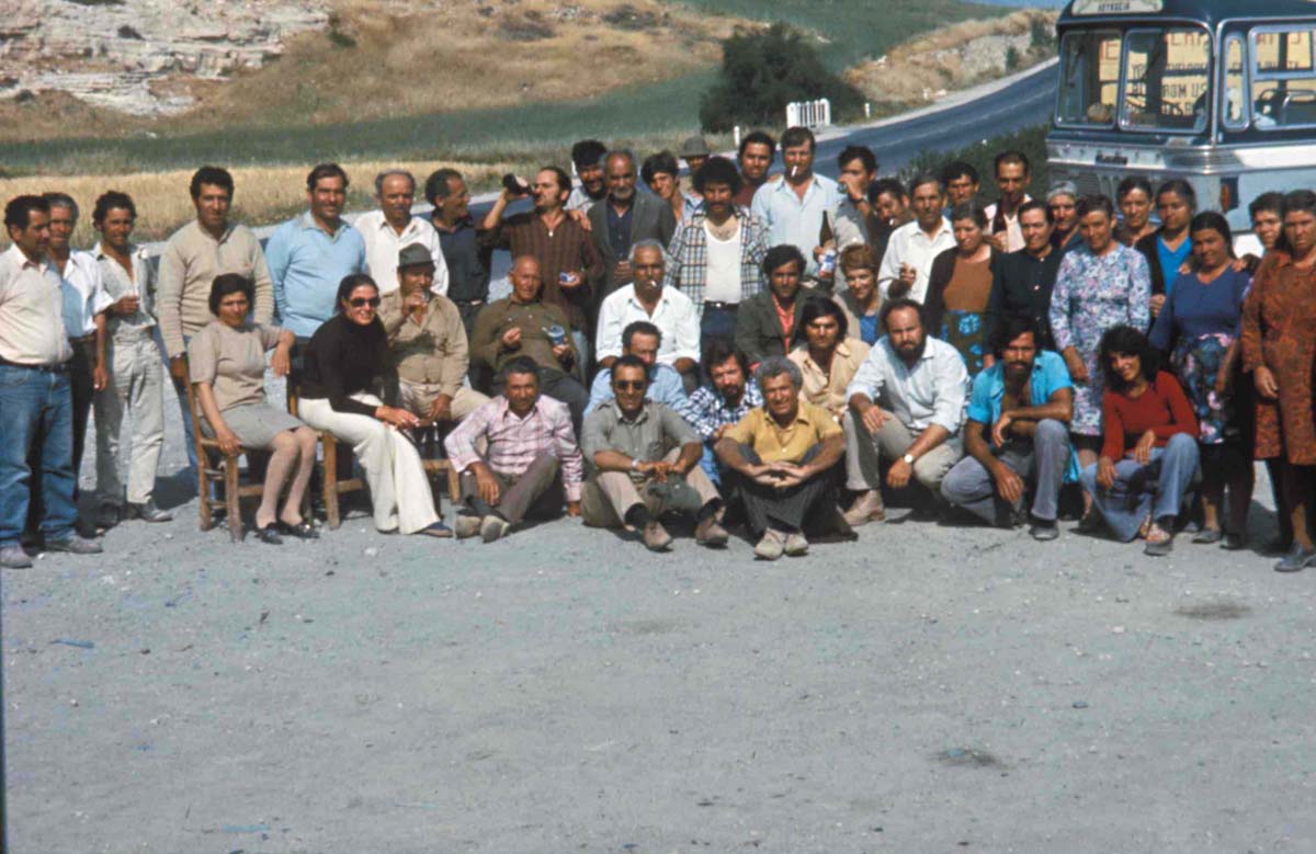 Équipe de la première campagne de fouille, 1975 (P. Aupert / Archives EFA, Y.37P)